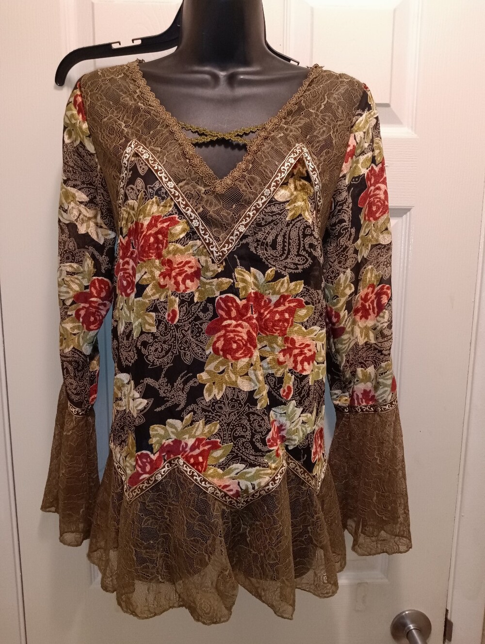 POL Floral Lace Trim Women’s Top - Taupe Coral & Green Floral